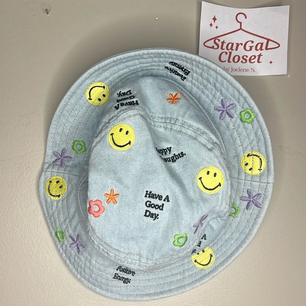 American Eagle Embroidered Happy Thoughts Positive Vibes Bucket Hat | OS